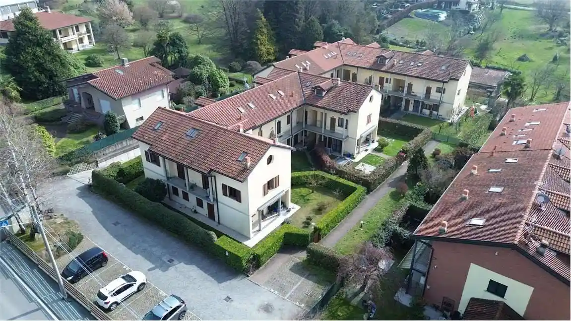 Appartamento in vendita a Cadrezzate con Osmate