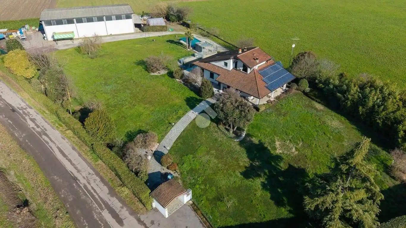 Villa in vendita a Casirate d'Adda