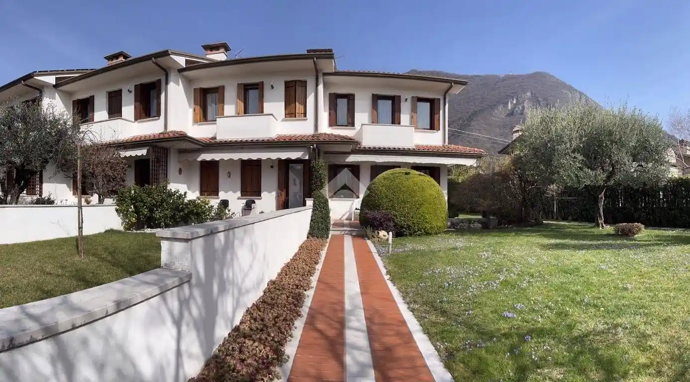 Villetta a schiera in vendita a Pove del Grappa