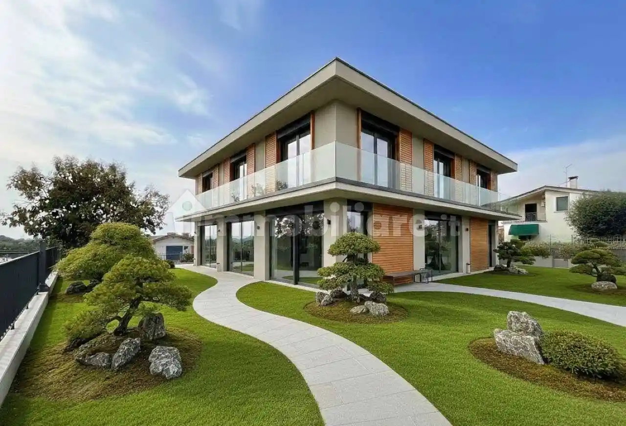 Casa indipendente in vendita a Castelnuovo del Garda