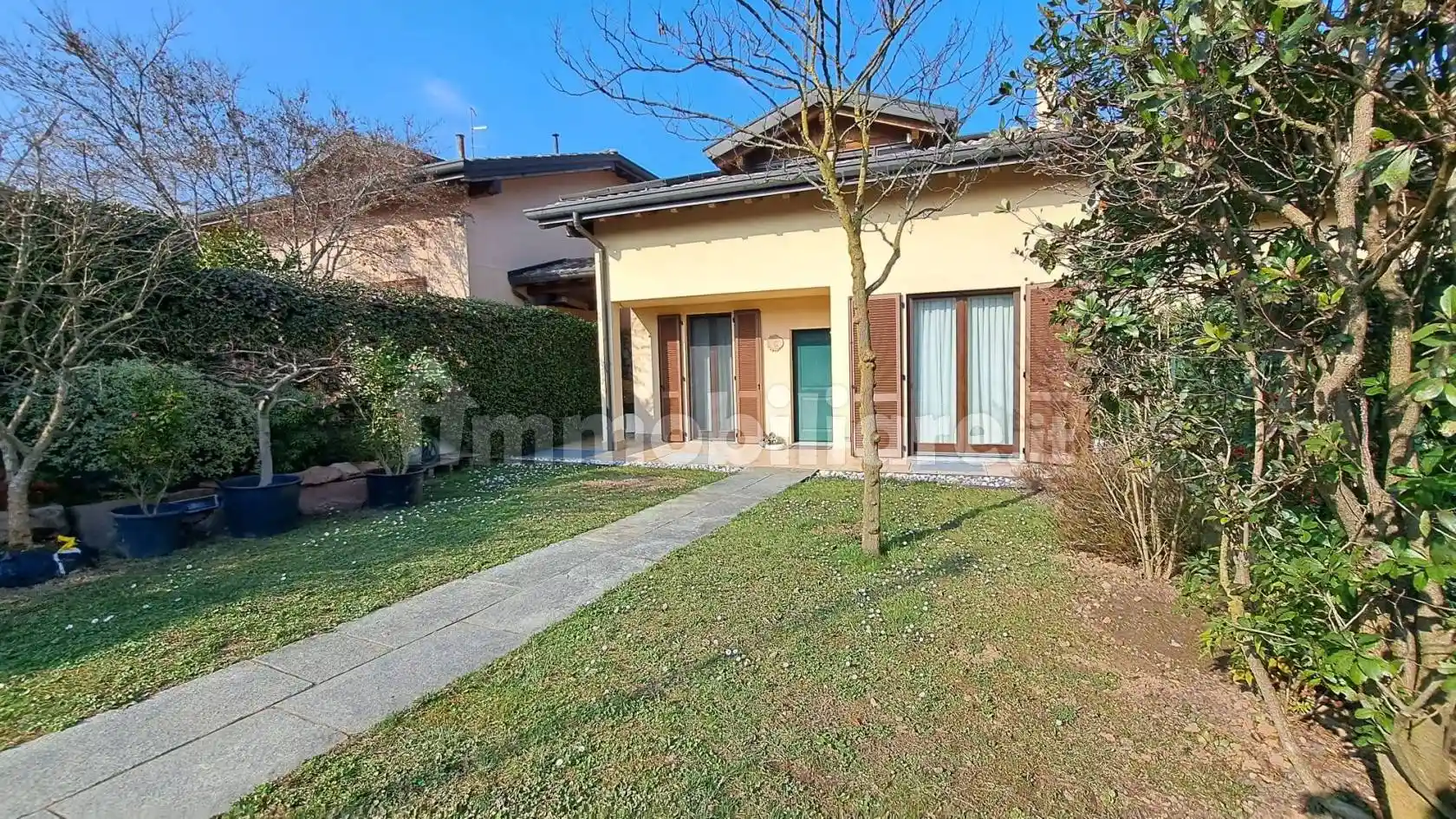 Villa in vendita a Gazzada Schianno