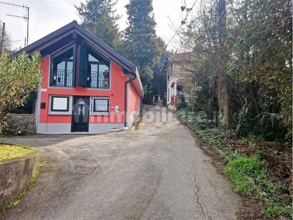 Villa in vendita a Biandronno
