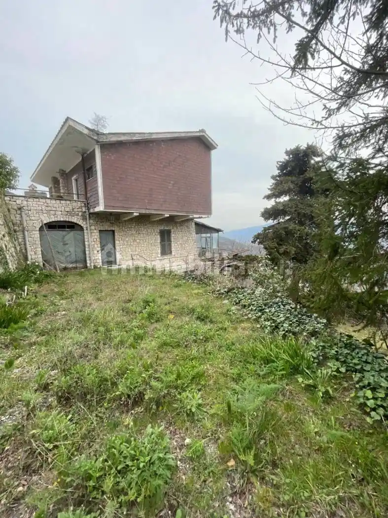 Villa in vendita a Saracinesco