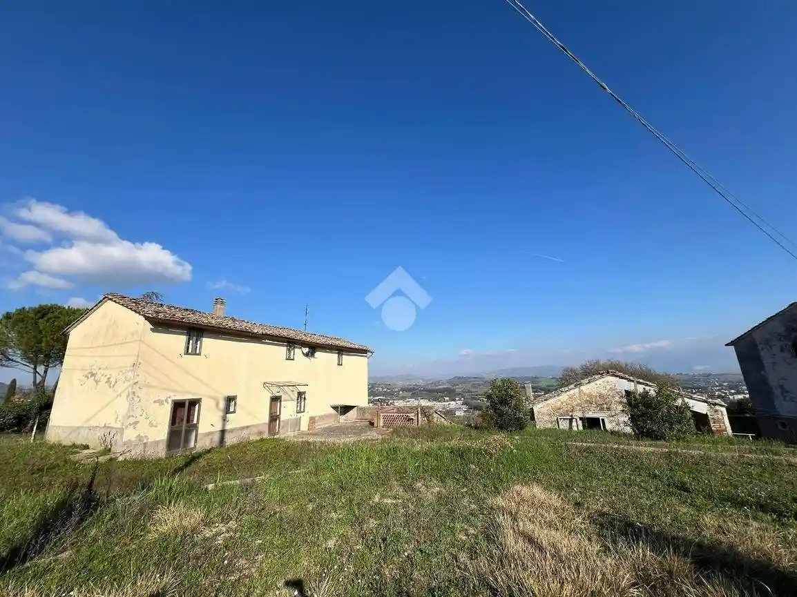 Rustico - Casale in vendita a Perugia