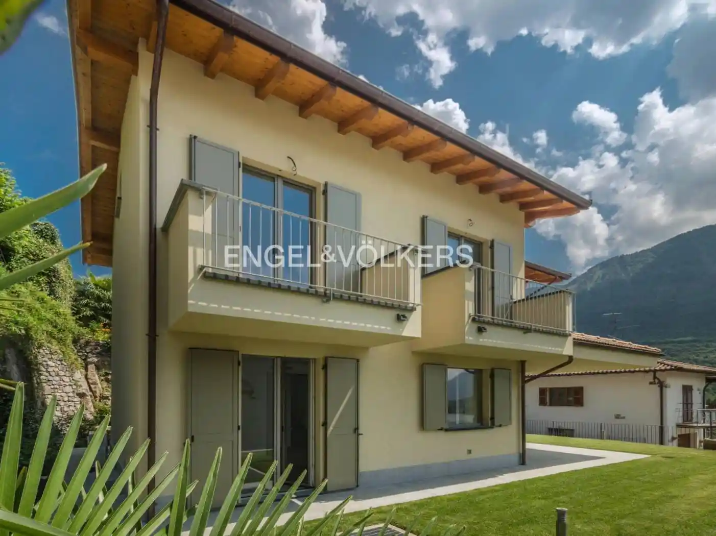 Villa in vendita a Carlazzo