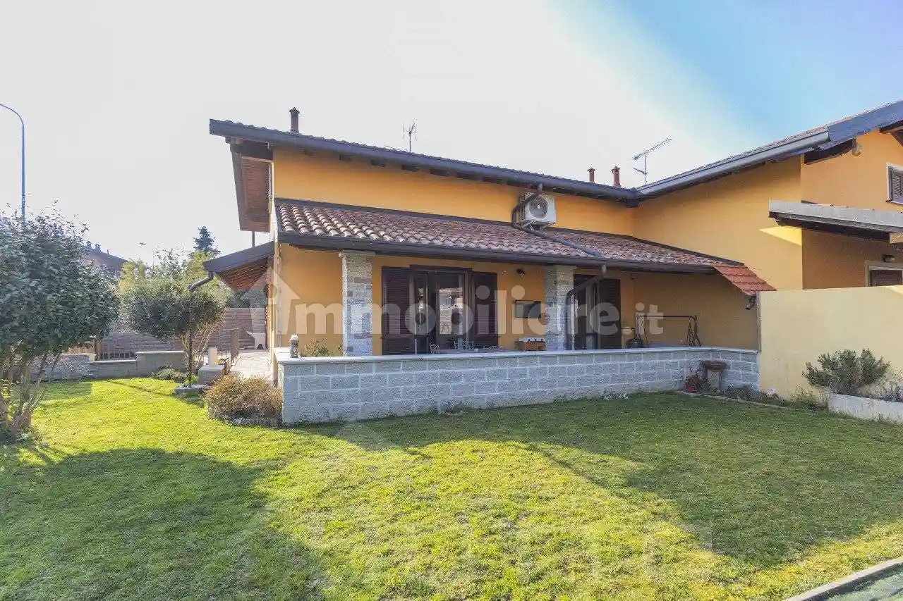 Villetta a schiera in vendita a Divignano