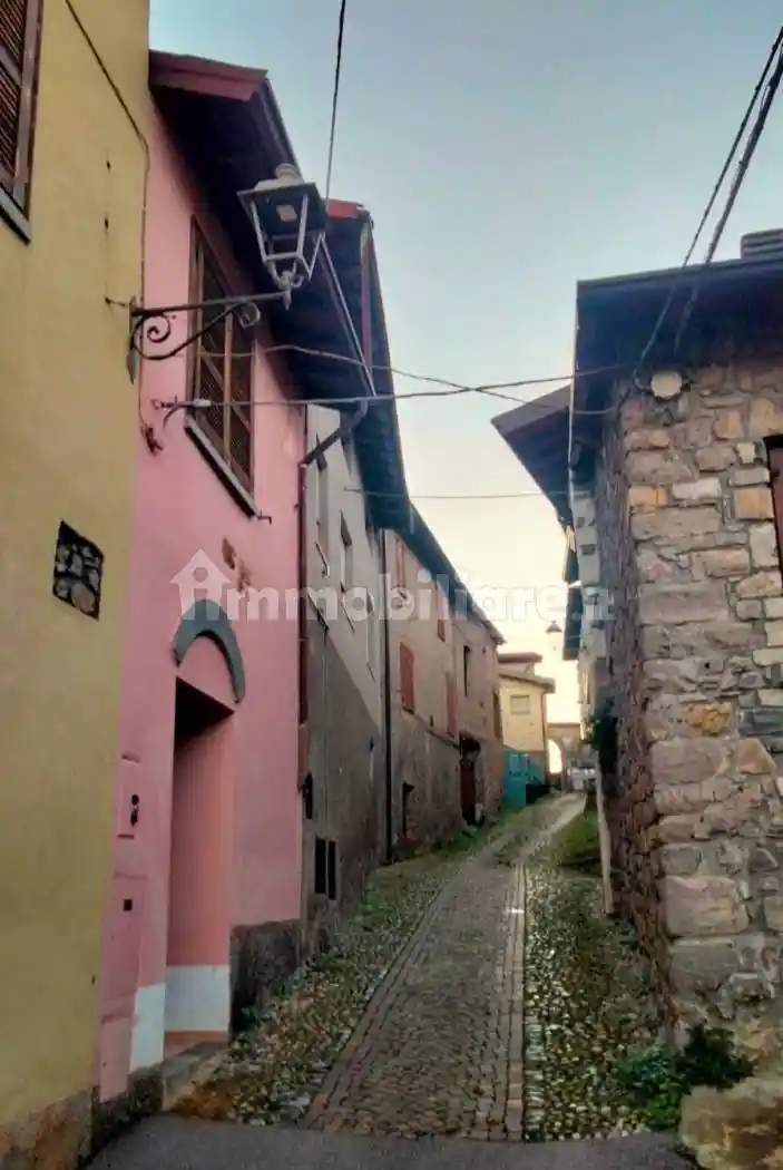 Casa indipendente in vendita a Solto Collina