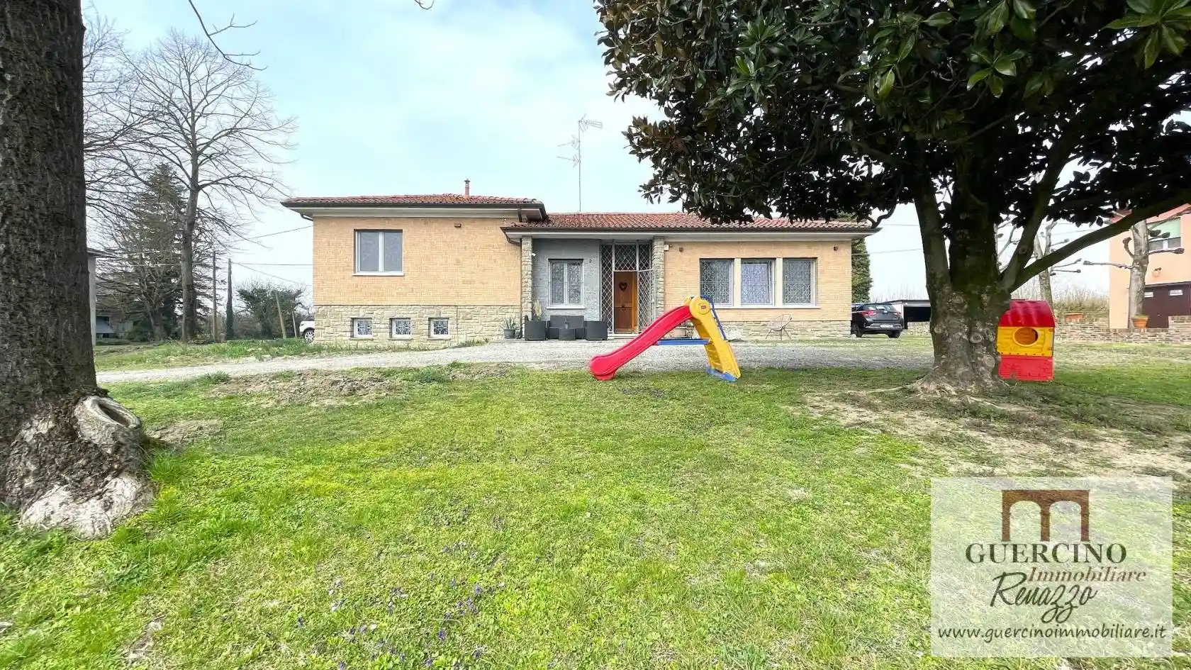 Villa in vendita a Cento