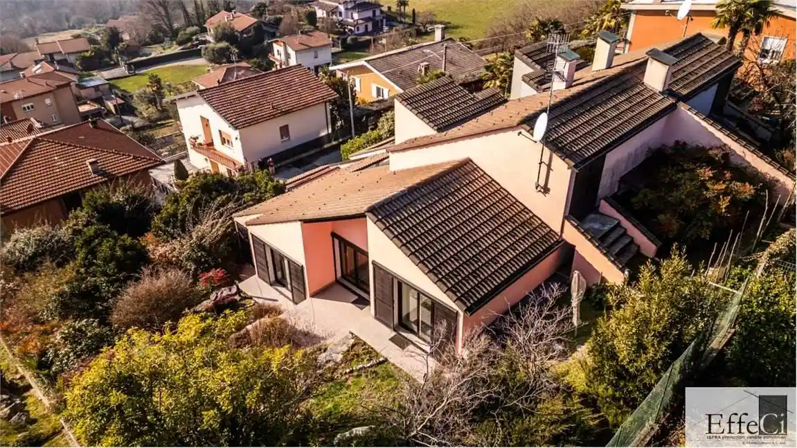 Villa in vendita a Besozzo