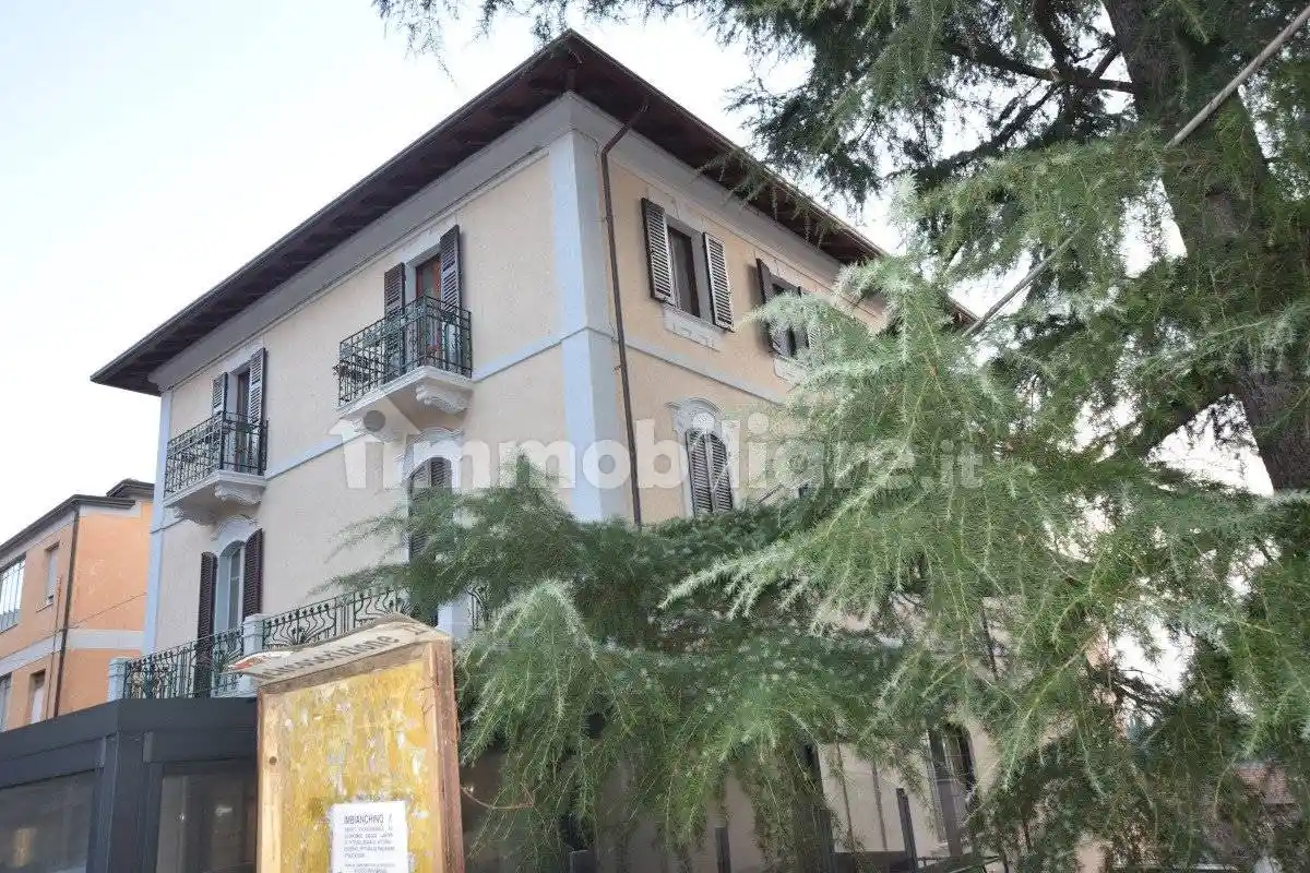 Palazzo - Edificio in vendita a Perugia