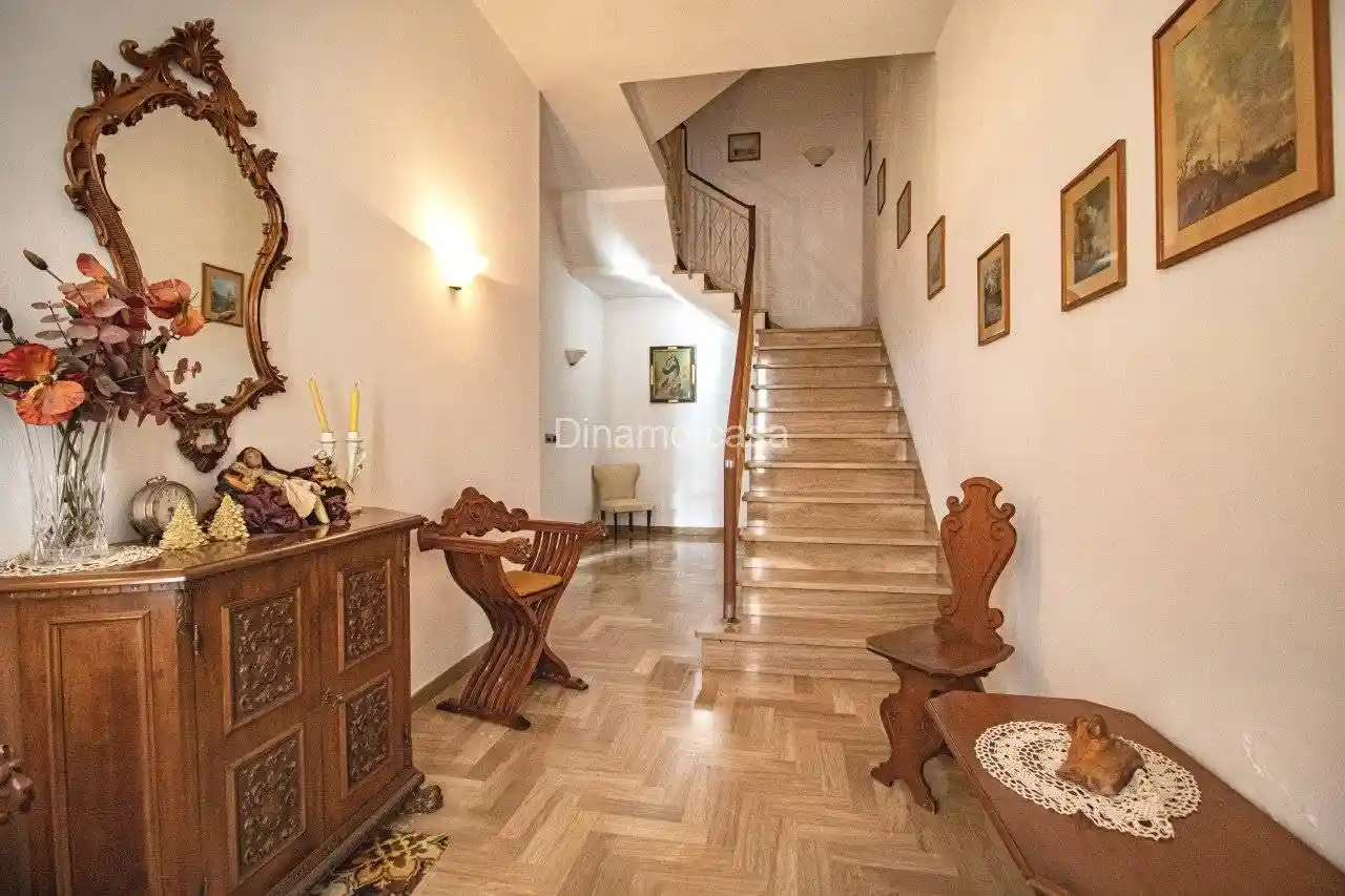 Casa indipendente in vendita a Prato