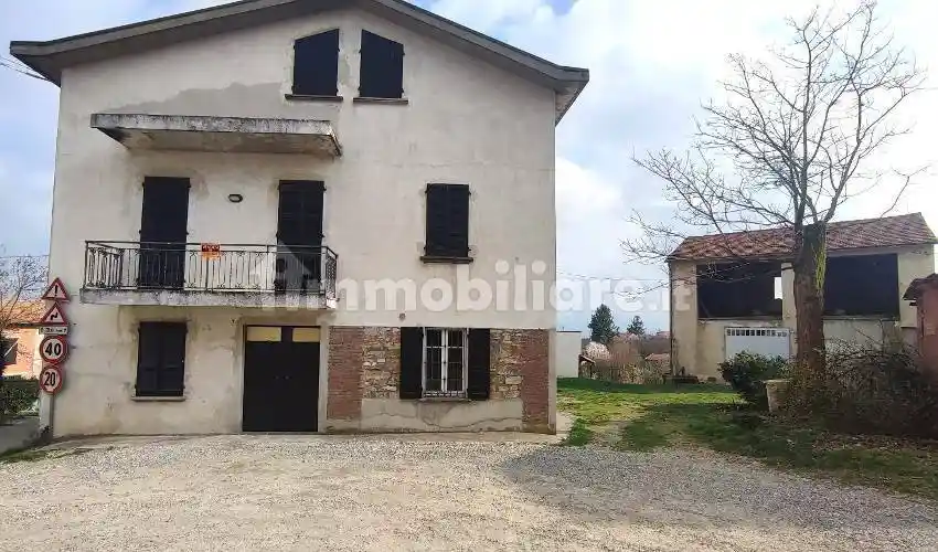 Casa indipendente in vendita a Castana