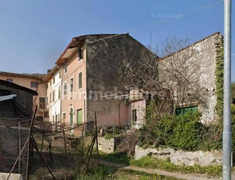 Casa indipendente in vendita a Montecchia di Crosara