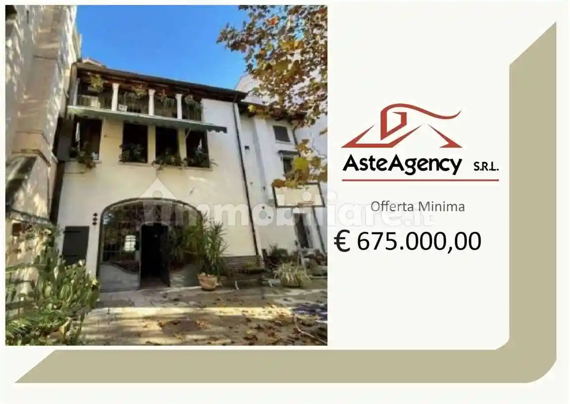 Palazzo - Stabile in vendita a Oderzo