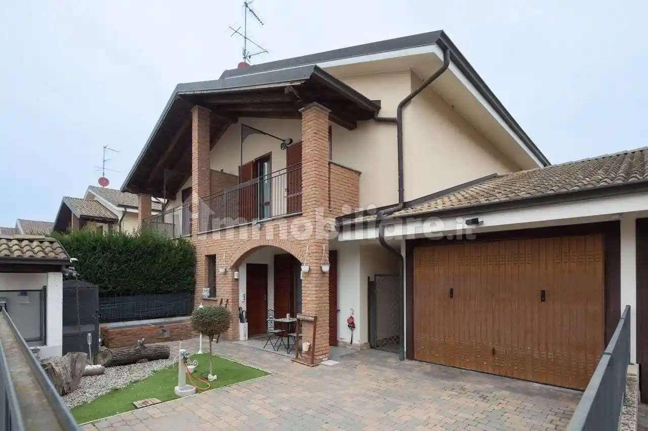 Villa in vendita a Borgolavezzaro