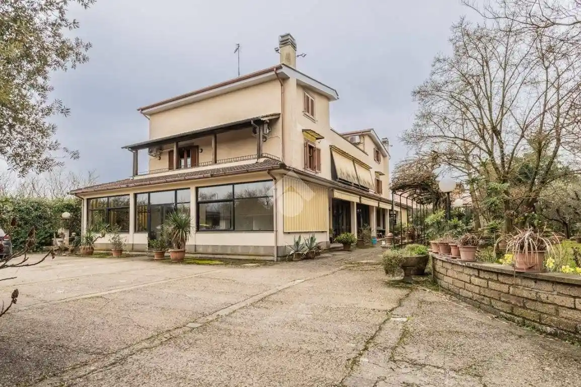 Villa in vendita a Campagnano di Roma