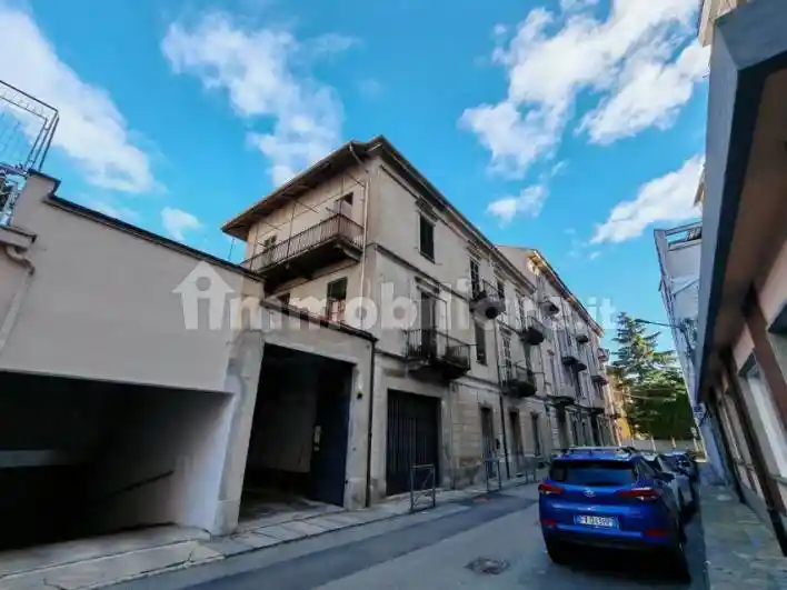 Palazzo - Edificio in vendita a Biella