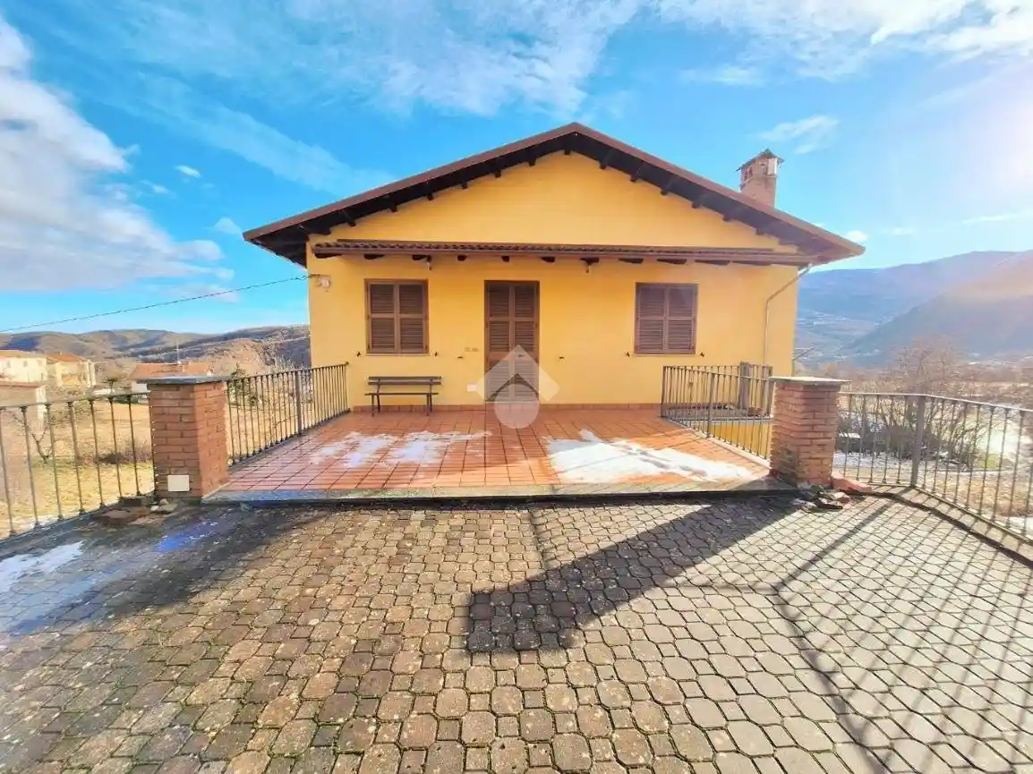 Villa in vendita a Fabbrica Curone