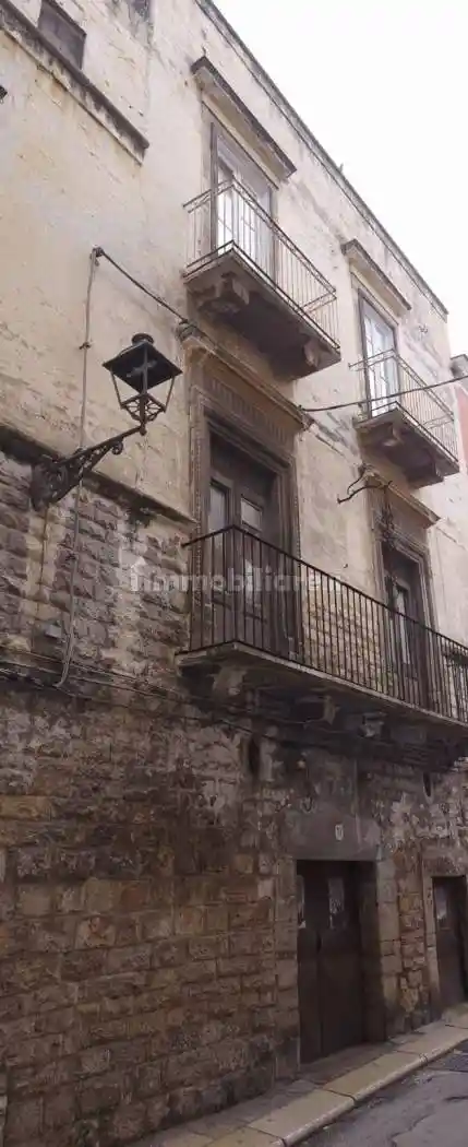 Palazzo - Edificio in vendita a Andria