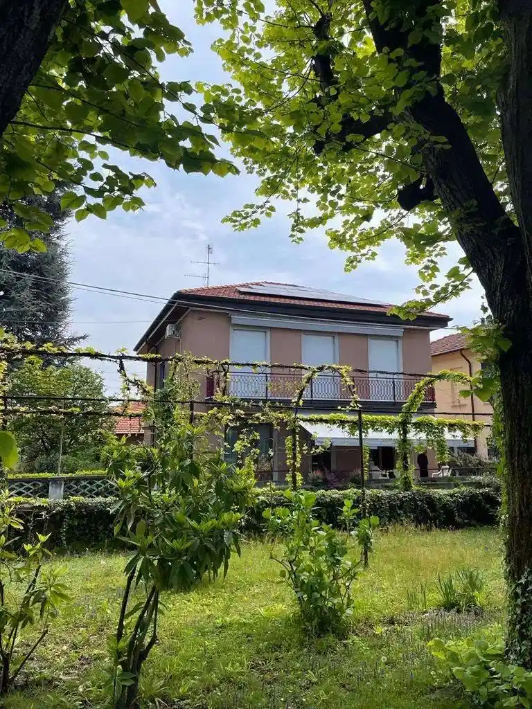 Villa in vendita a Albizzate