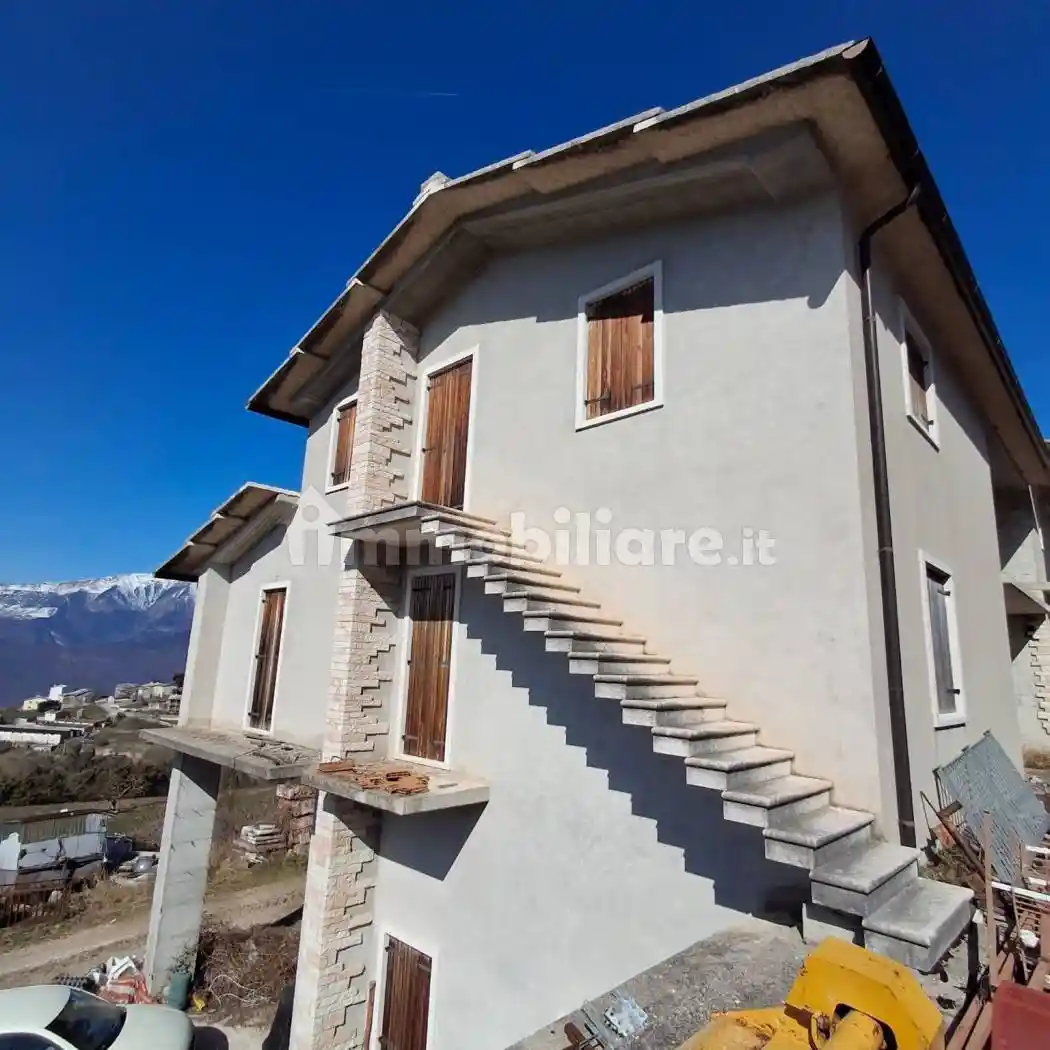 Villa in vendita a Sant'Anna d'Alfaedo