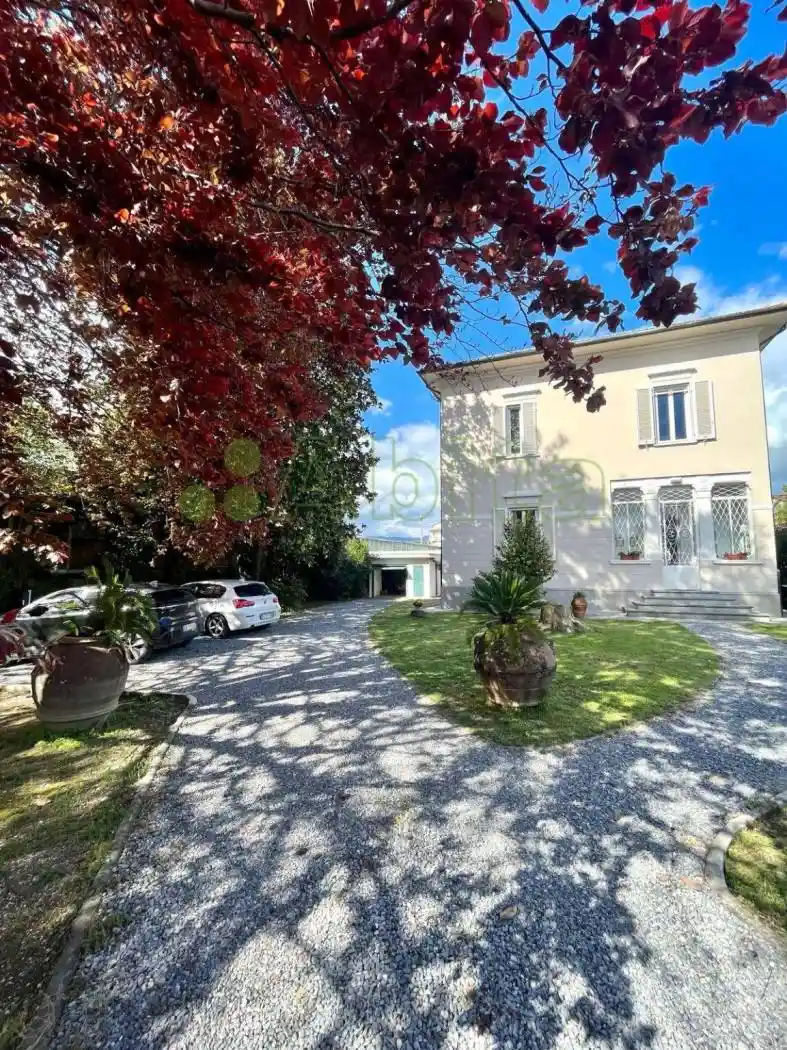 Villa in vendita a Lucca