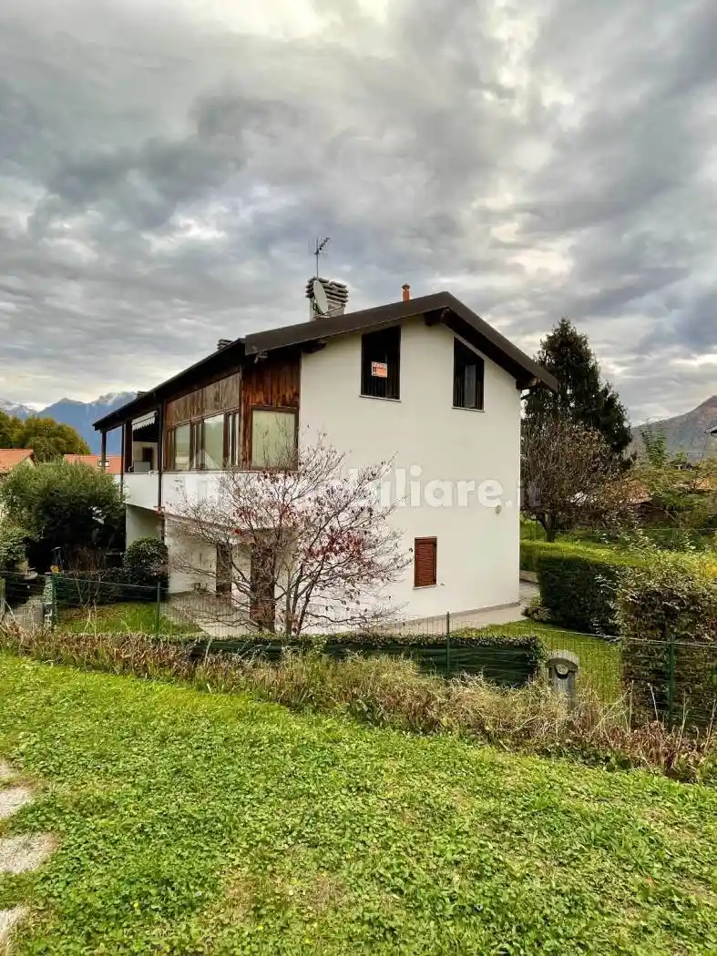 Appartamento in vendita a Colico