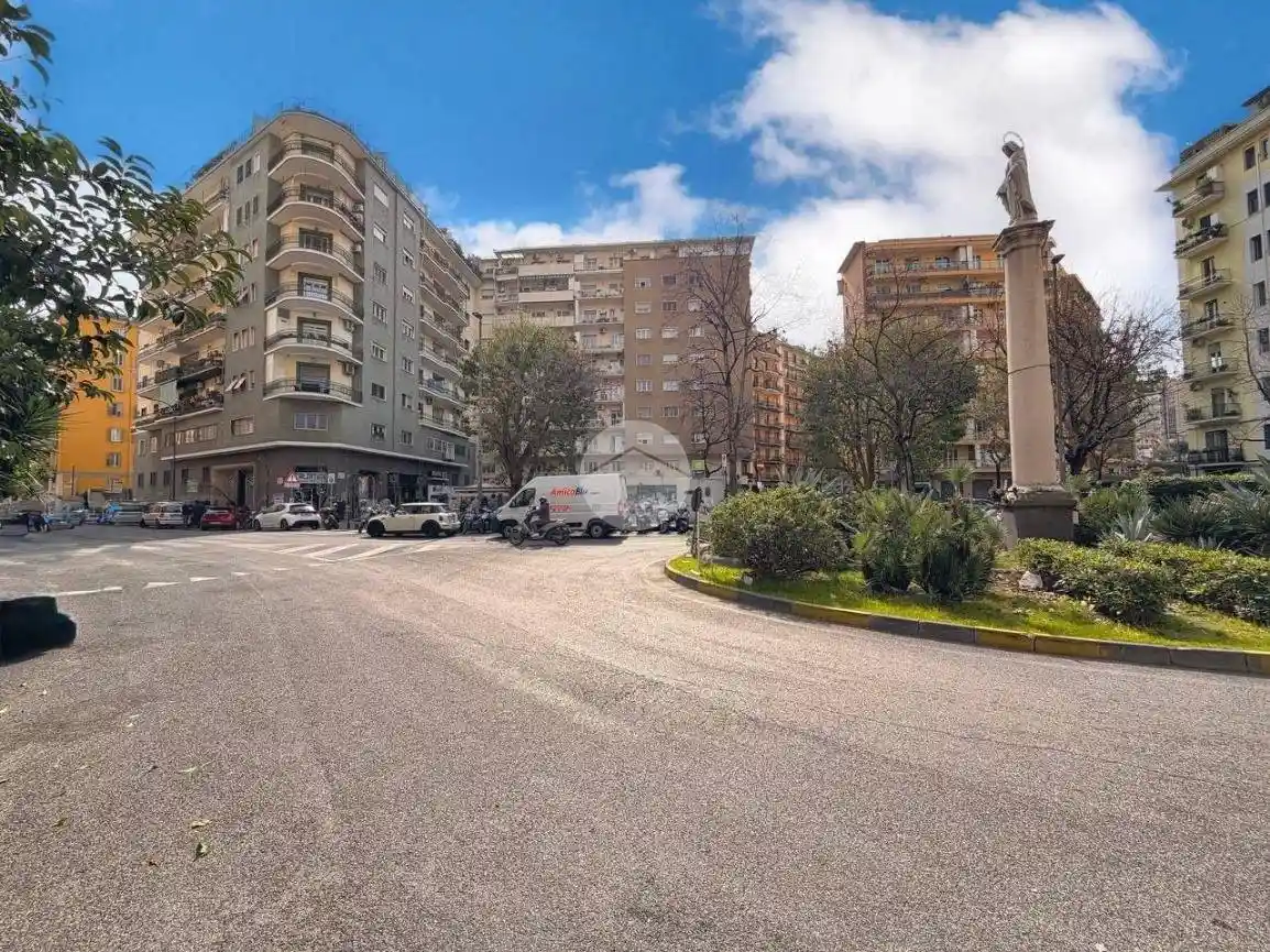 Appartamento in vendita a Napoli