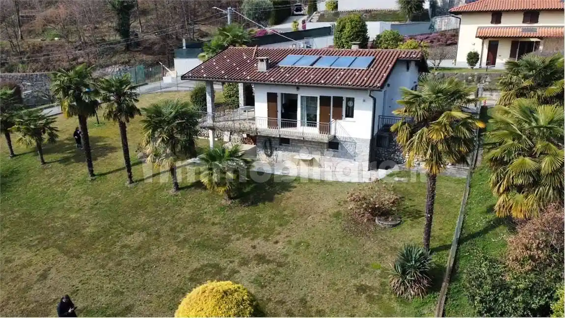 Casa indipendente in vendita a Cadegliano-Viconago