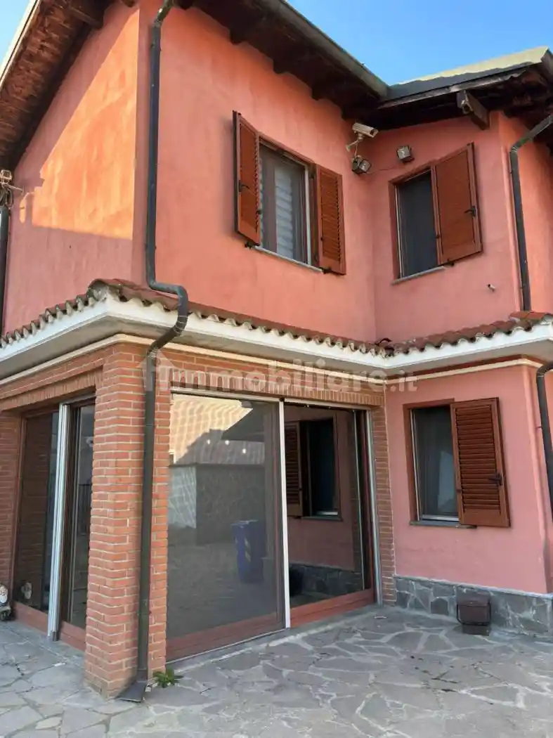 Villa in vendita a Vellezzo Bellini