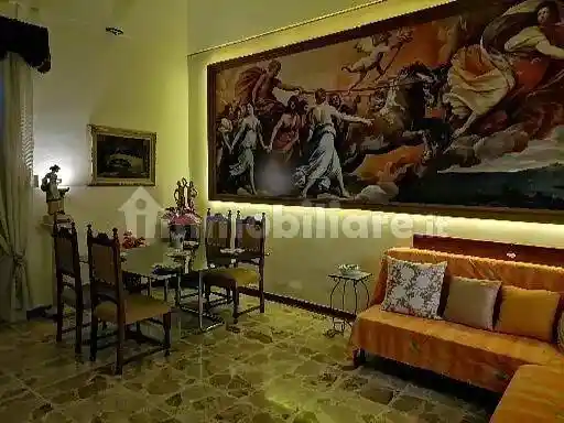 Palazzo - Edificio in affitto a Ragusa