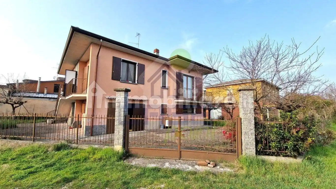 Villa in vendita a Persico Dosimo