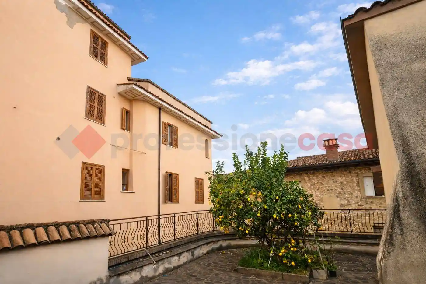 Palazzo - Edificio in vendita a Alatri