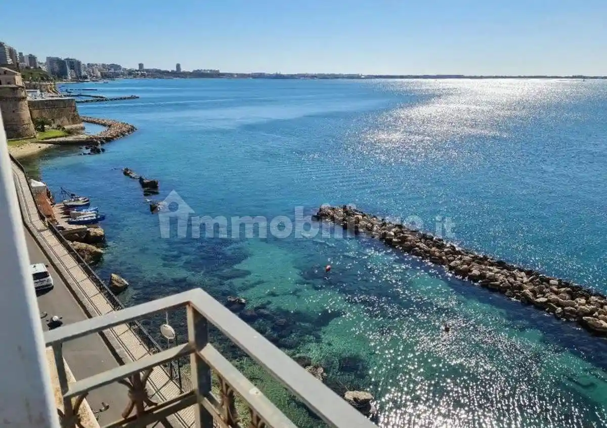 Palazzo - Edificio in vendita a Taranto