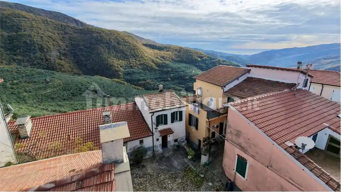 Casa indipendente in vendita a Chiusanico