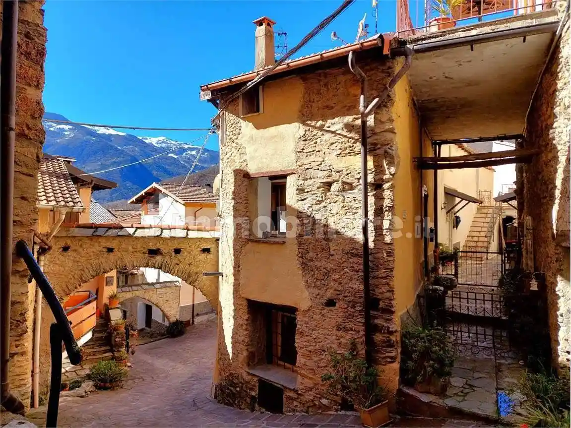 Casa indipendente in vendita a Pornassio