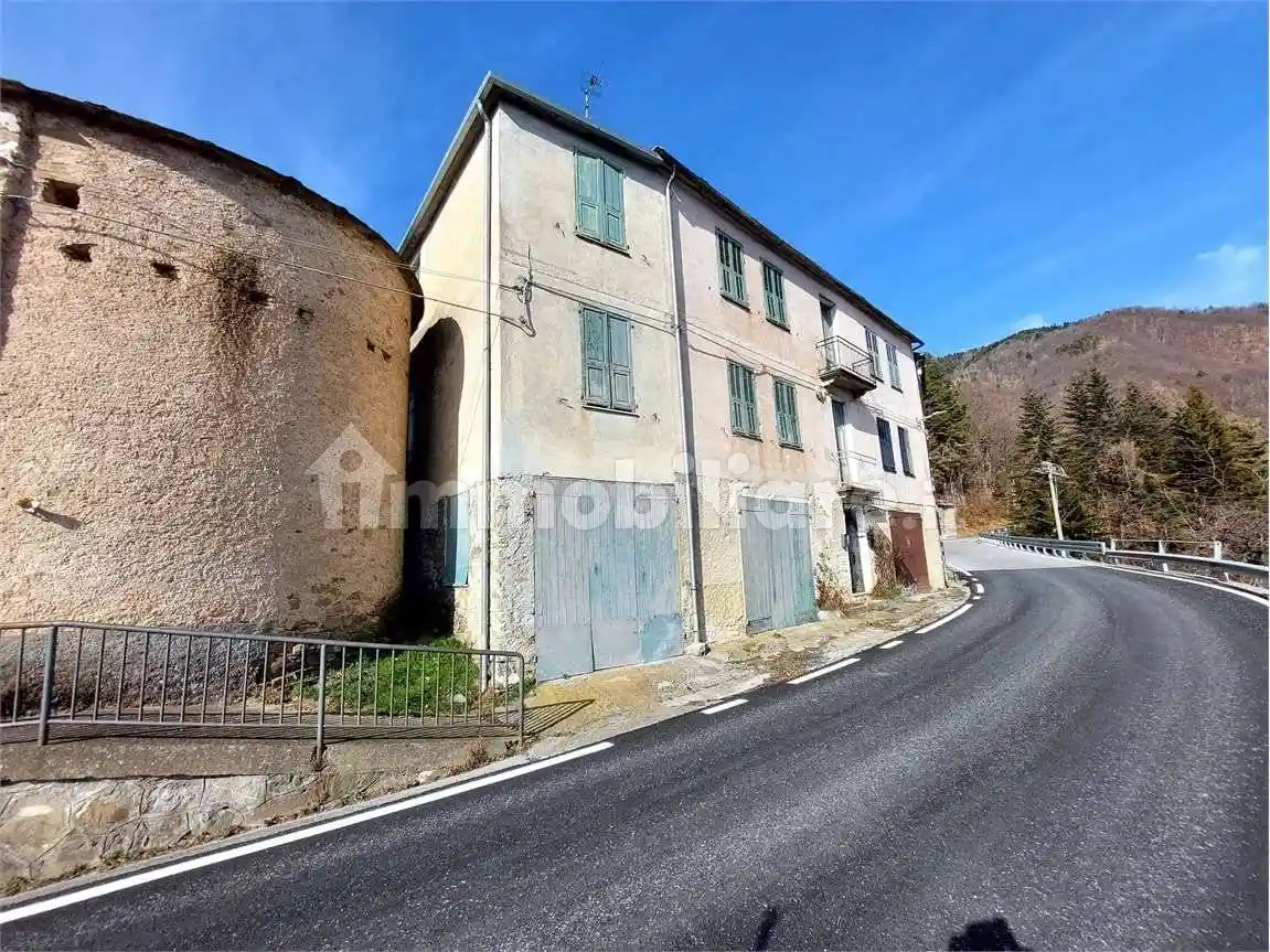 Casa indipendente in vendita a Mendatica