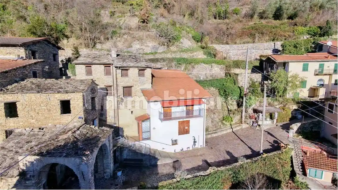Casa indipendente in vendita a Rezzo