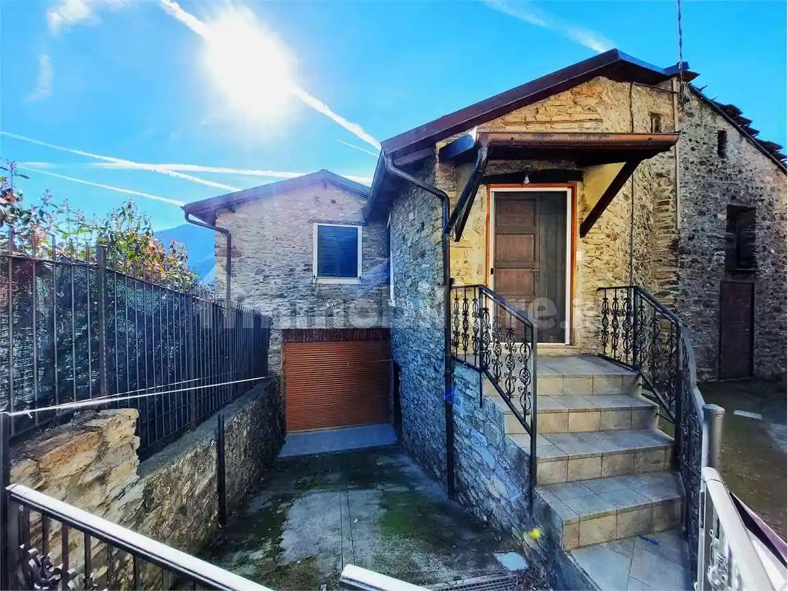 Casa indipendente in vendita a Pieve di Teco