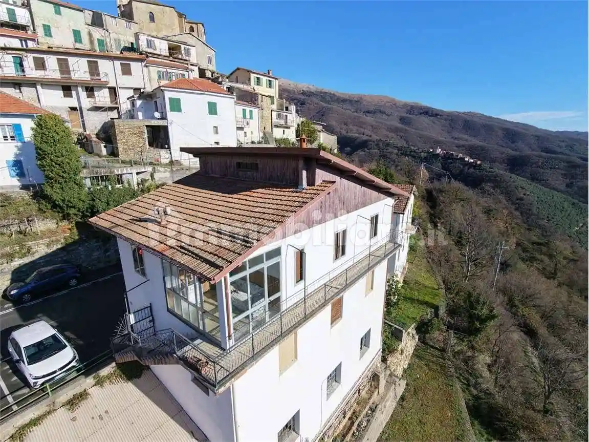 Casa indipendente in vendita a Borgomaro