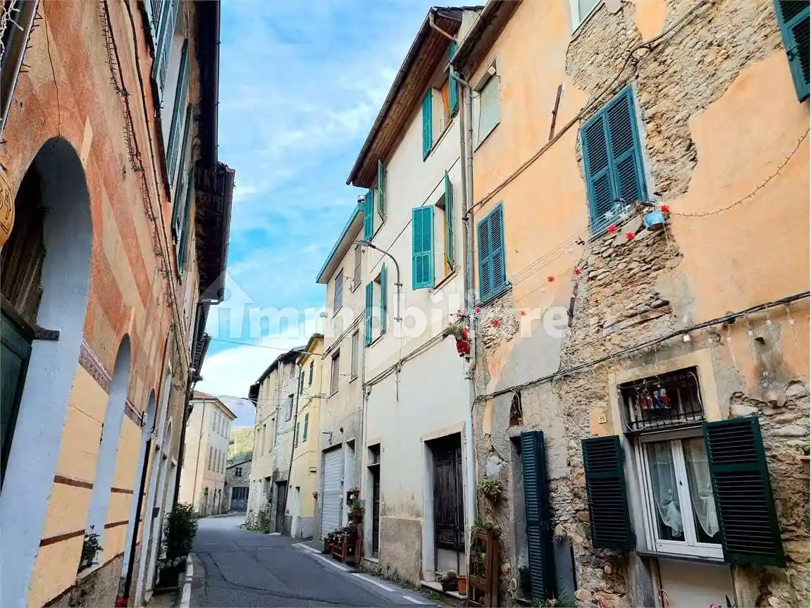 Palazzo - Edificio in vendita a Ranzo