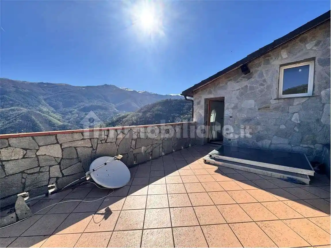 Casa indipendente in vendita a Pornassio