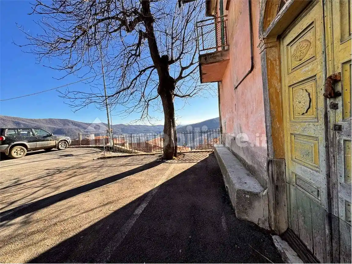 Appartamento in vendita a Lucinasco