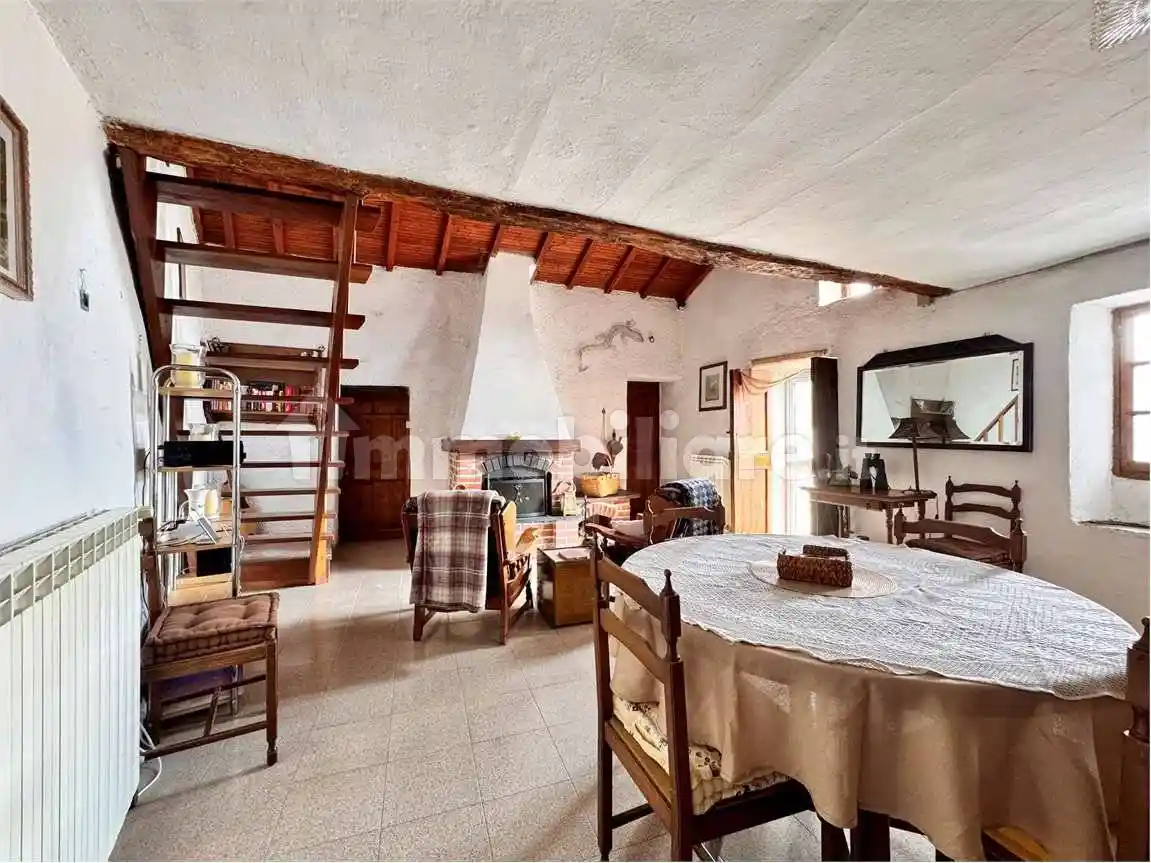 Casa indipendente in vendita a Pieve di Teco