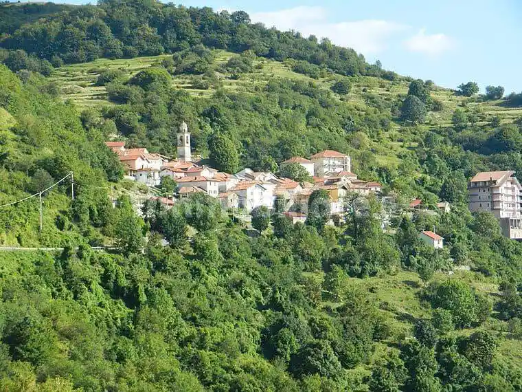 Casa indipendente in vendita a Vobbia
