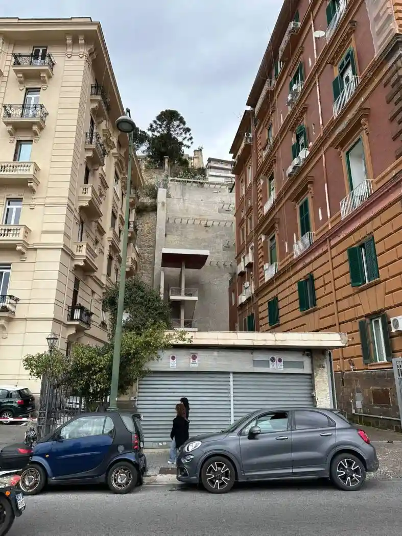Appartamento in vendita a Napoli