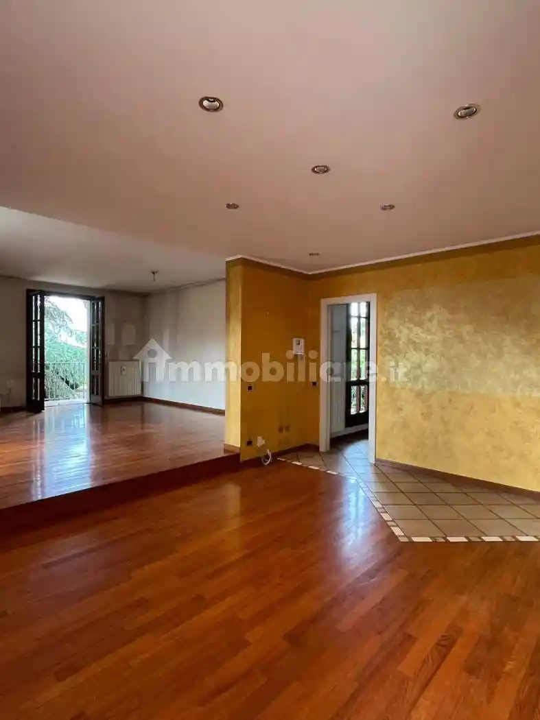 Villa in vendita a Carate Brianza