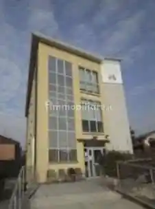 Palazzo - Stabile in vendita a Bareggio