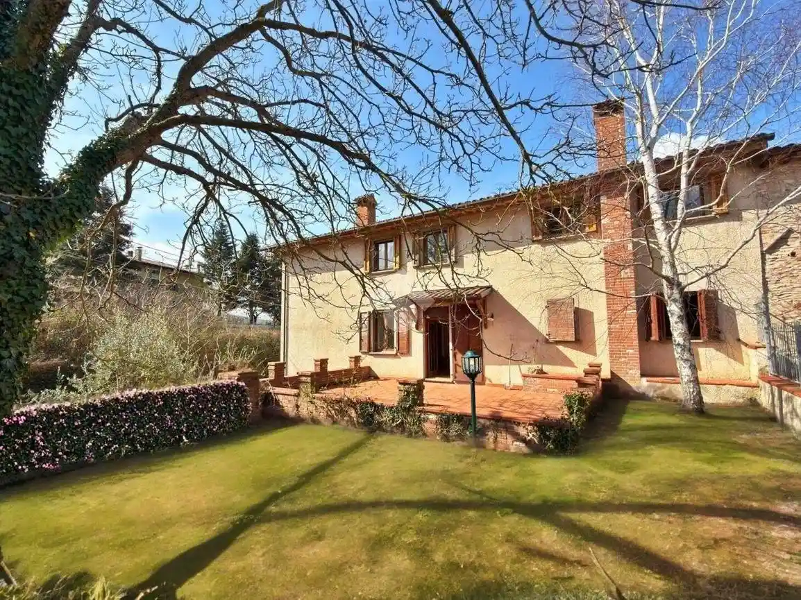 Rustico - Casale in vendita a Gualdo Tadino