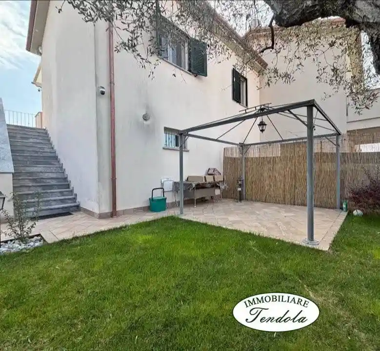 Casa indipendente in vendita a Sarzana